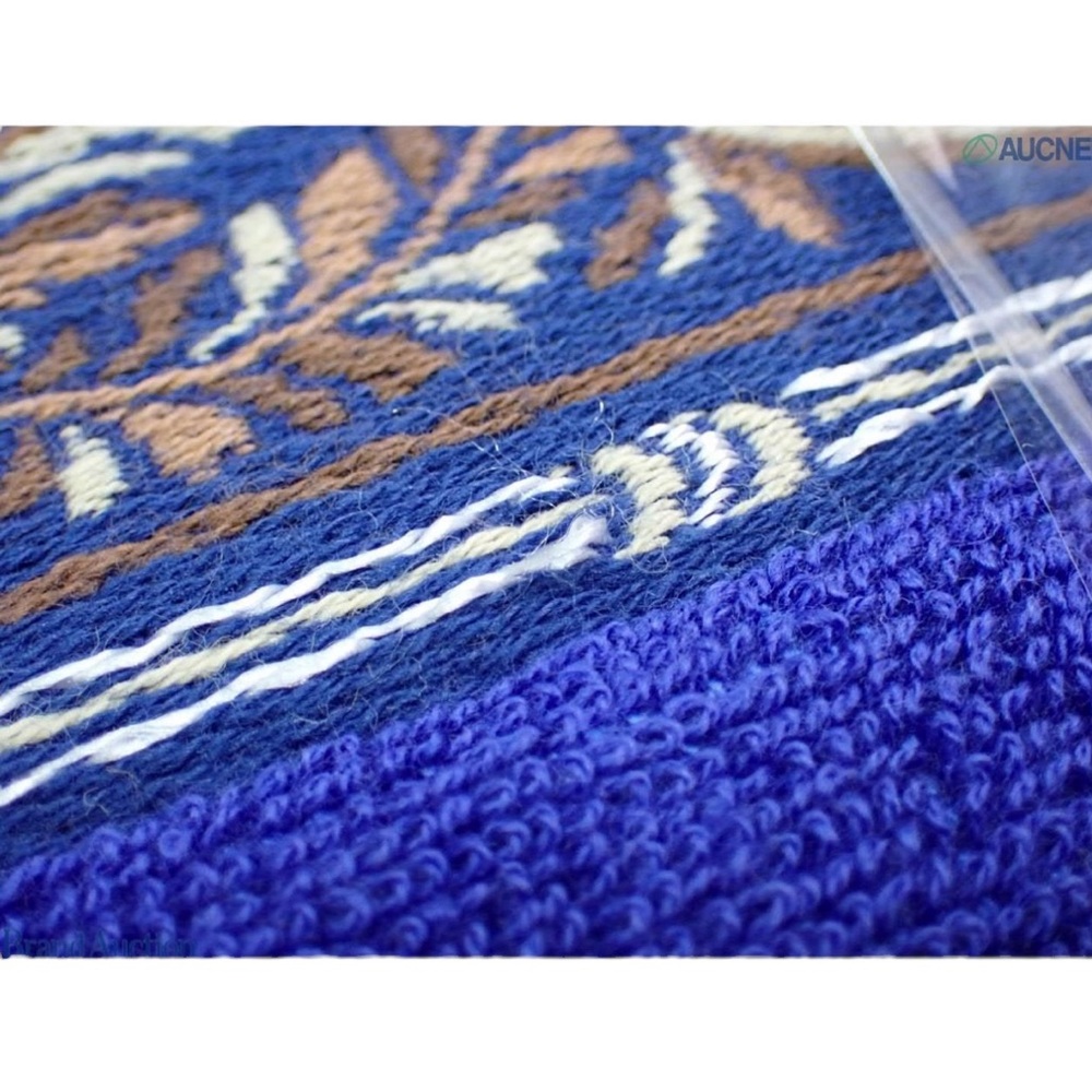28-25 Yves Saint Laurent Blue and Cream Towel Set - Picture 5 of 6